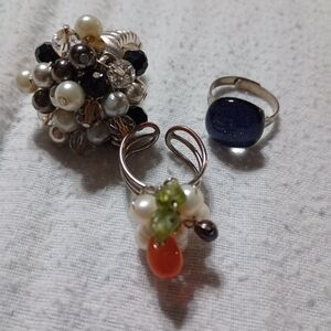 Lot of 3 costume jewelry rings (R002)